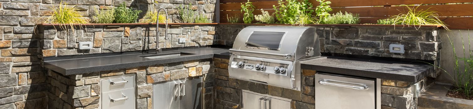 Outdoor Kitchen + BBQ